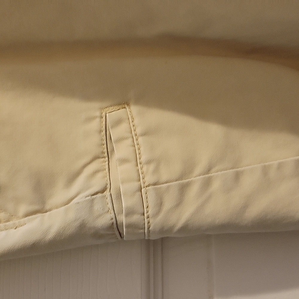 Mens khaki Dockers shorts - Picture 2 of 3